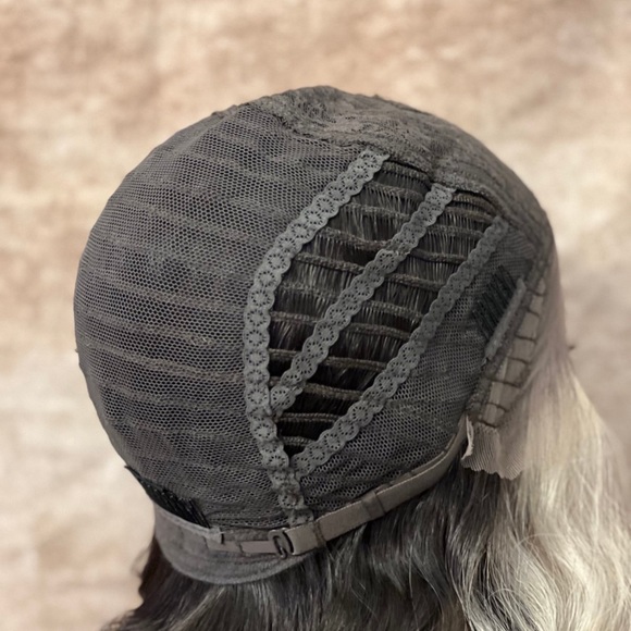 Ombre Blonde Wavy Lace Front Wig - Picture 7 of 7